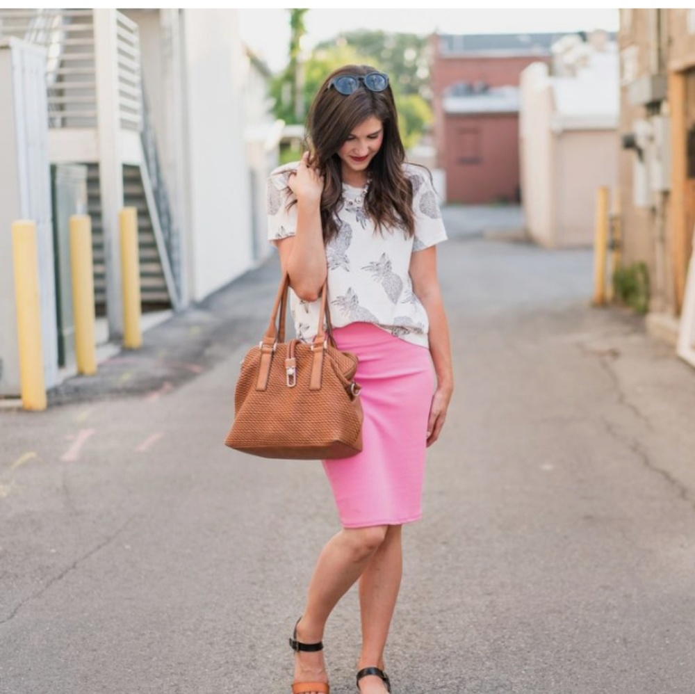 Light pink LulaRoe Cassie skirt